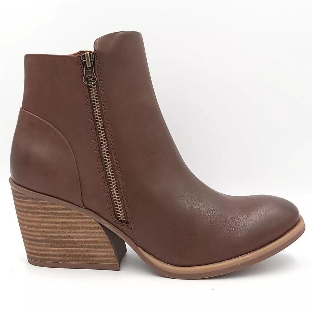 Korks Block Heel Western Ankle Booties